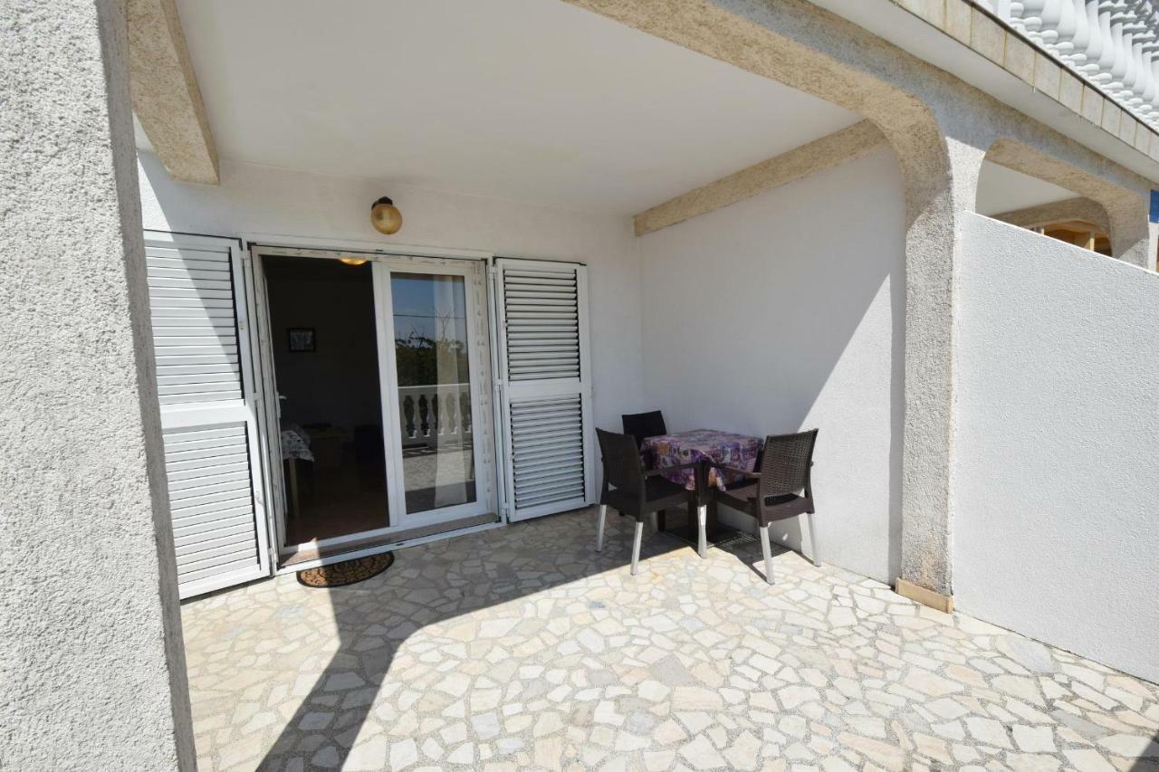 Apartments Anka Krk Town Exterior photo