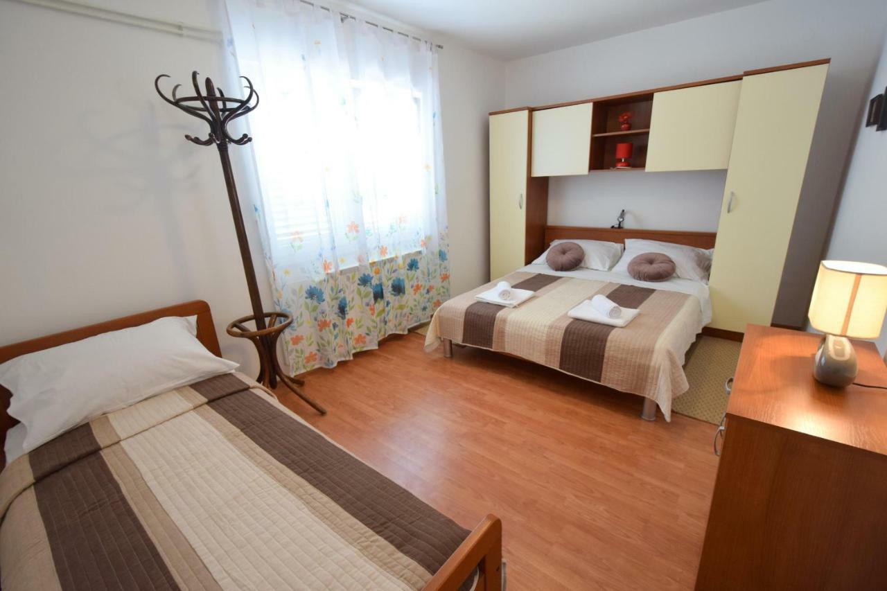 Apartments Anka Krk Town Exterior photo