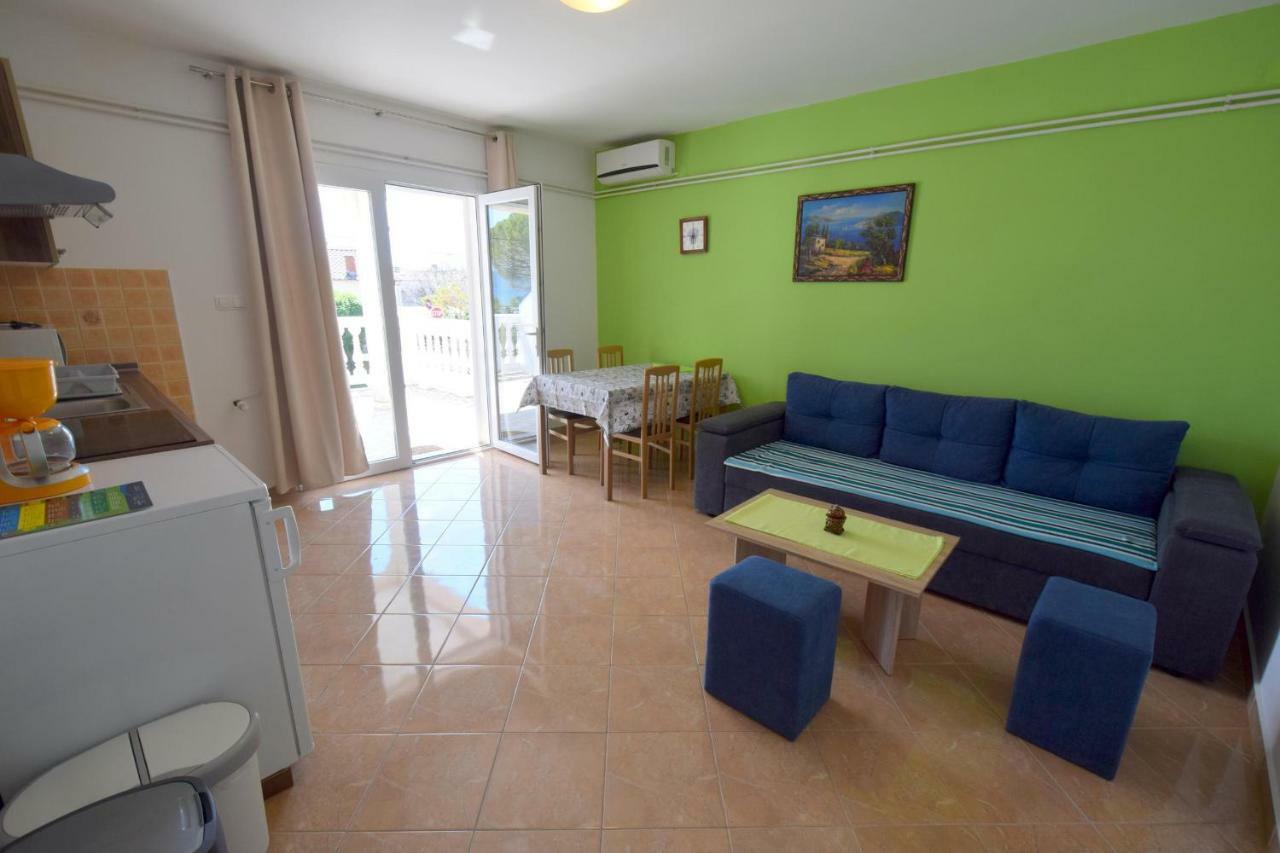 Apartments Anka Krk Town Exterior photo