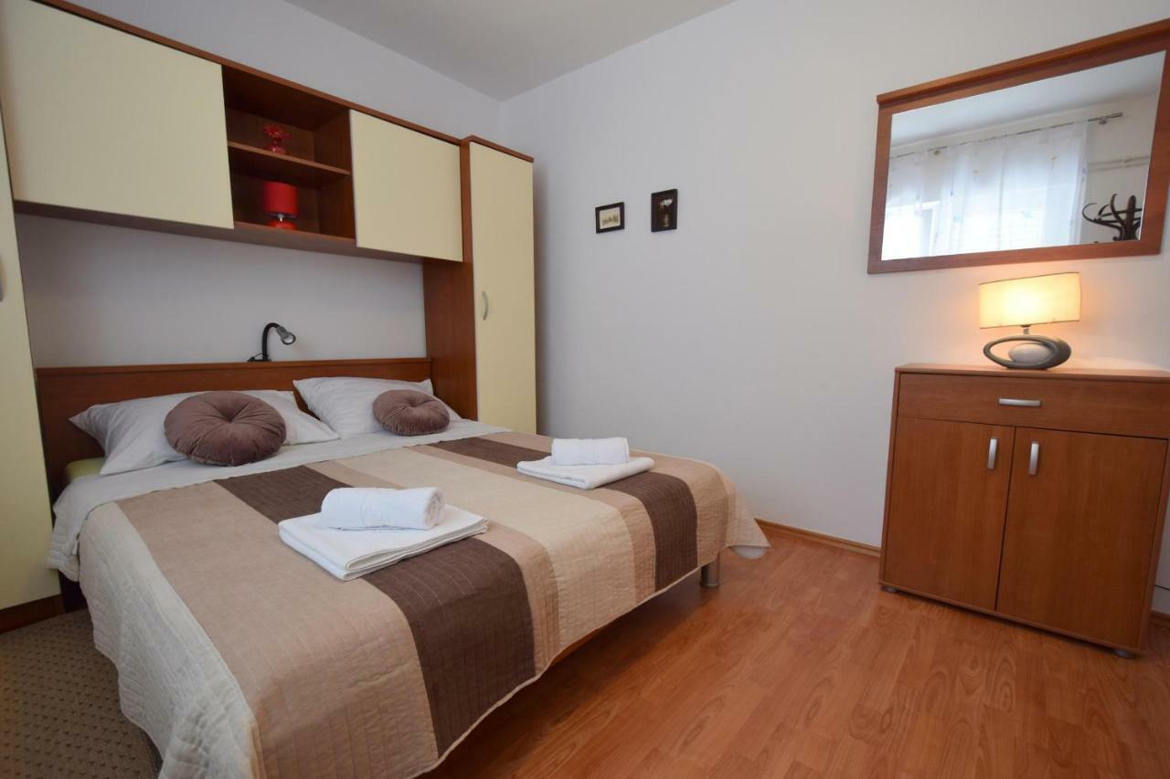 Apartments Anka Krk Town Exterior photo