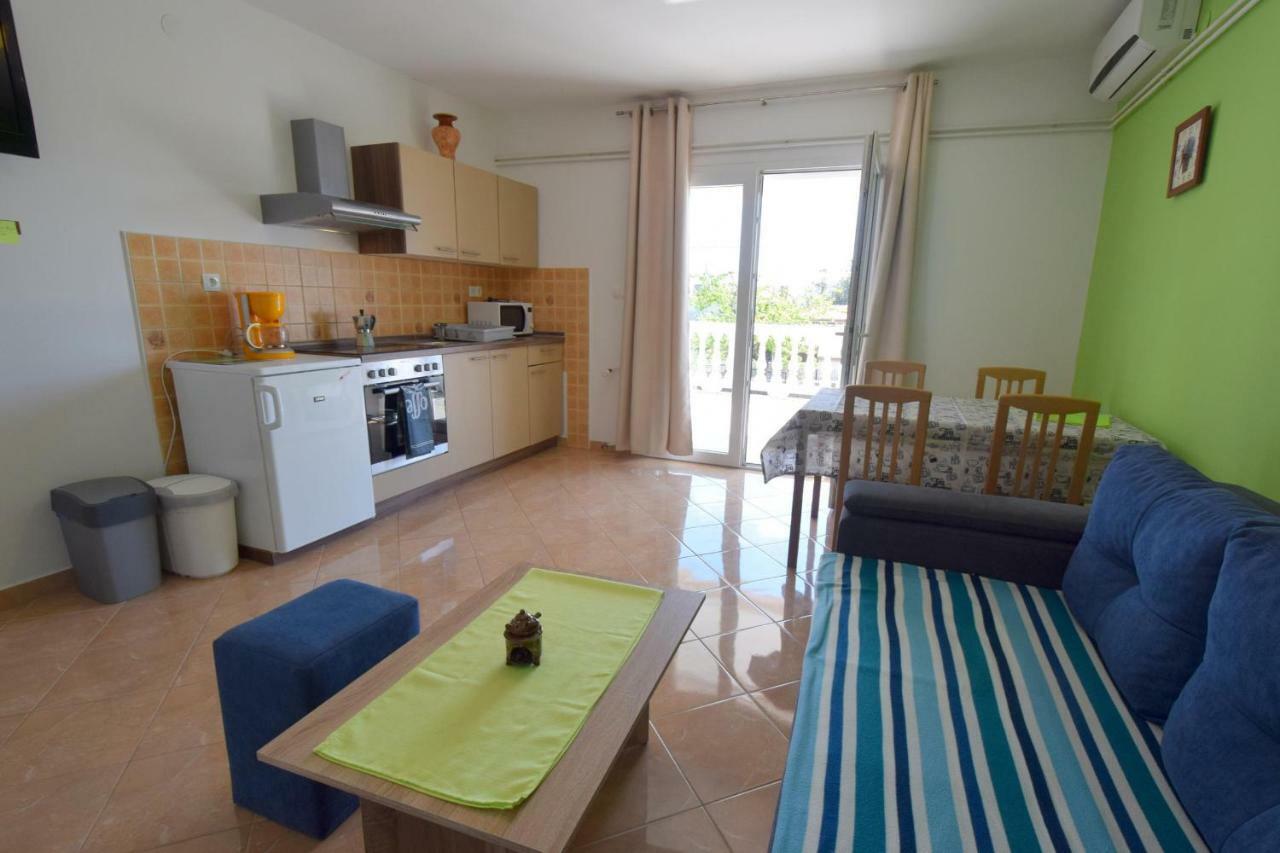Apartments Anka Krk Town Exterior photo