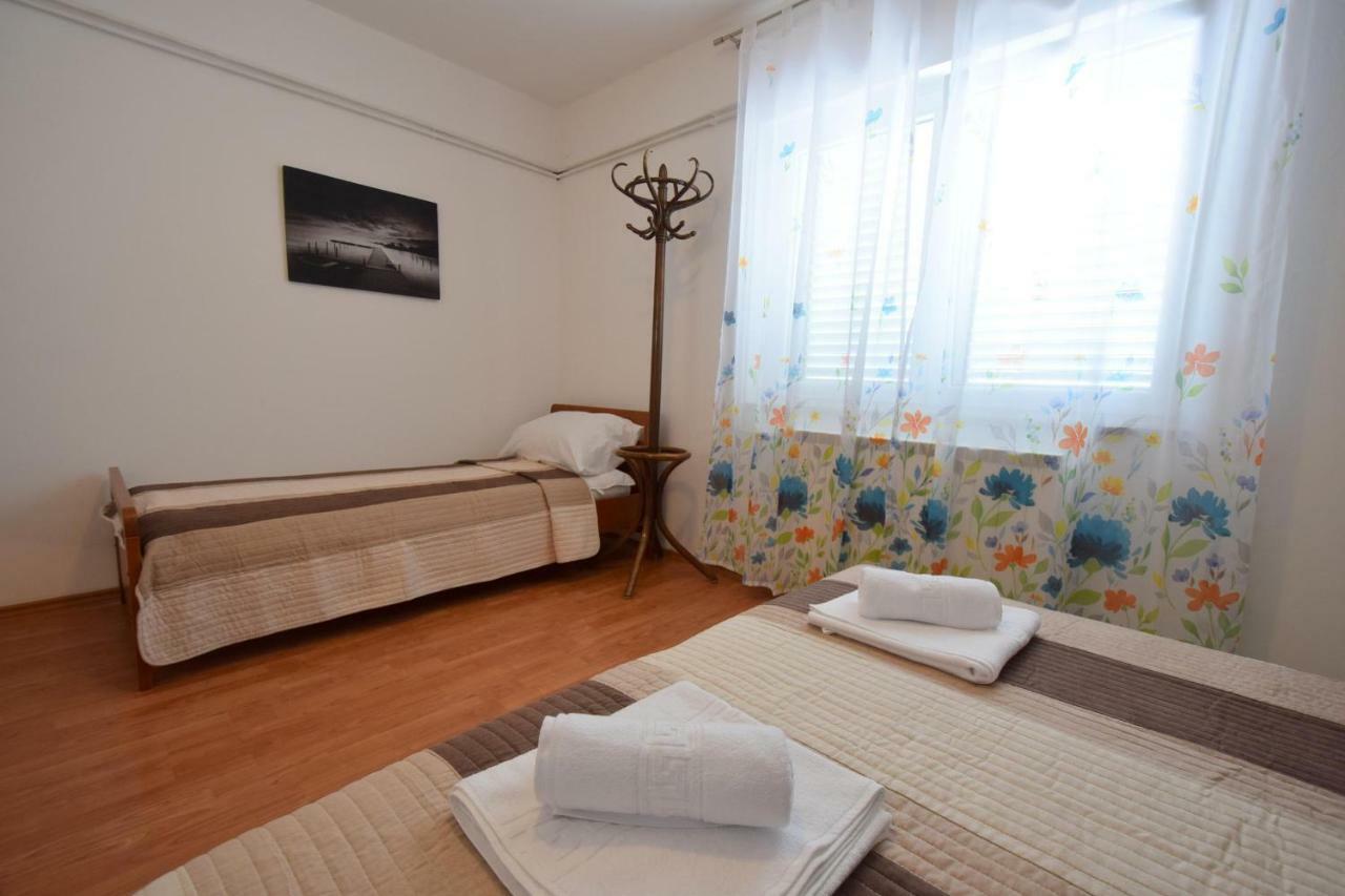 Apartments Anka Krk Town Exterior photo