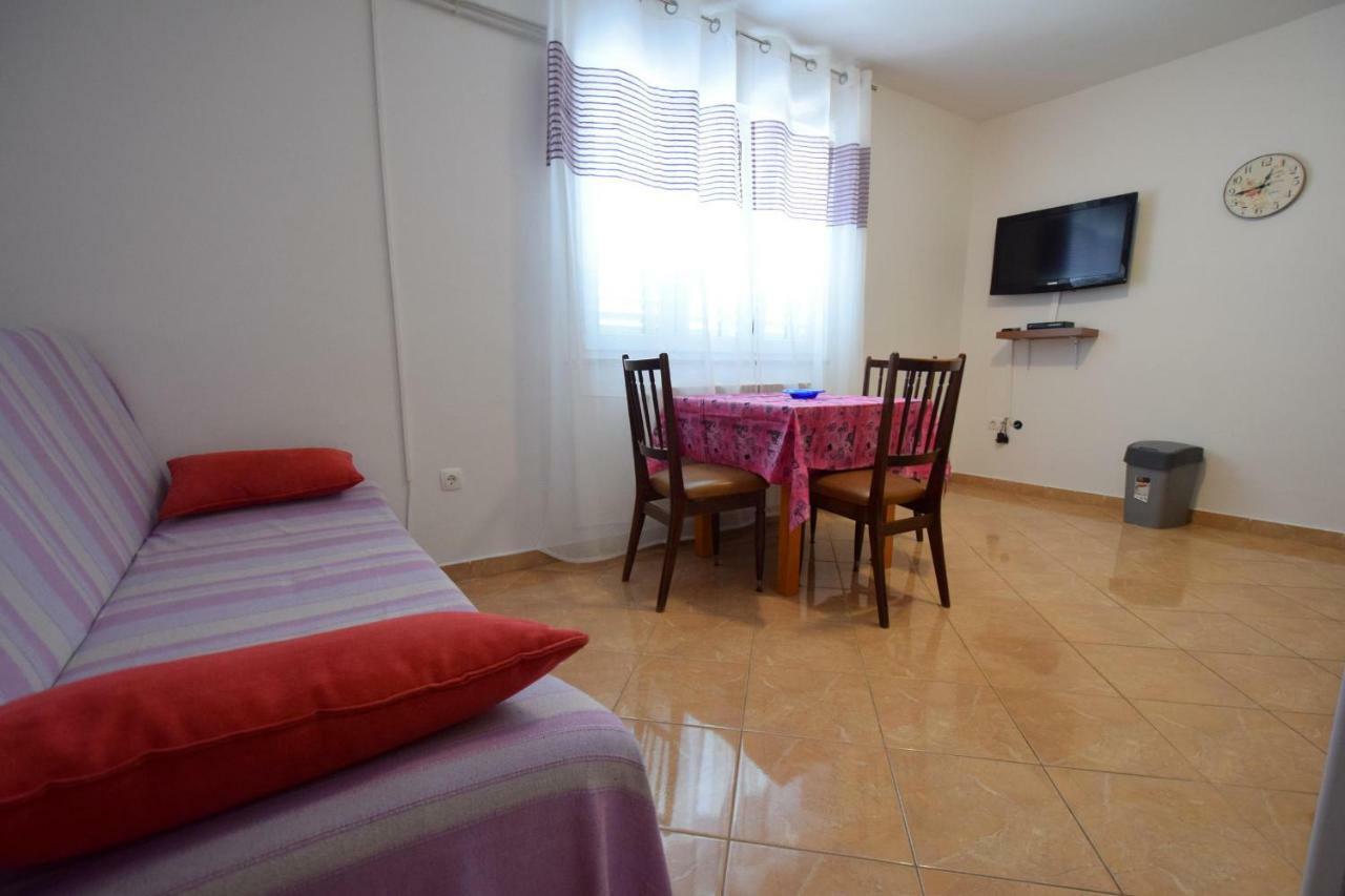 Apartments Anka Krk Town Exterior photo