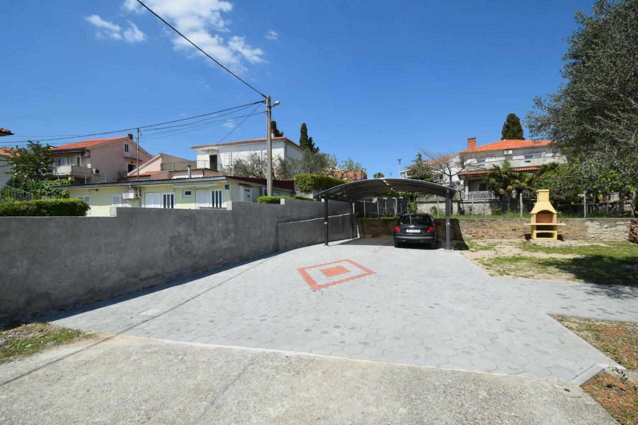 Apartments Anka Krk Town Exterior photo
